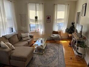 375 Centre St, Unit 1 in Boston, MA - Foto de edificio - Building Photo