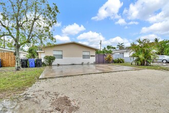 3632 SW 14th St in Fort Lauderdale, FL - Foto de edificio - Building Photo