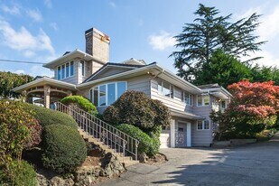 17960 SW Normandy Ter in Normandy Park, WA - Building Photo