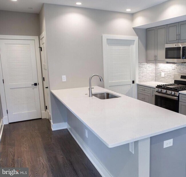 property at 1701 Trinidad Ave NE