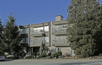 Glenburn Manor in Burnaby, BC - Building Photo - Building Photo