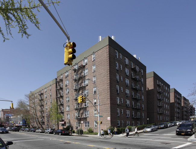 Regent in Elmhurst, NY - Foto de edificio - Building Photo