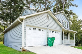 534 Pennylake Ln in Stone Mountain, GA - Building Photo - Building Photo