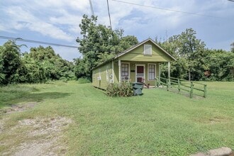 1335 Sherman St in Beaumont, TX - Building Photo - Building Photo
