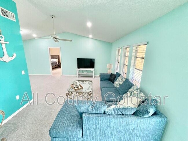 285 Mark Twain Ln in Rotonda West, FL - Building Photo - Building Photo