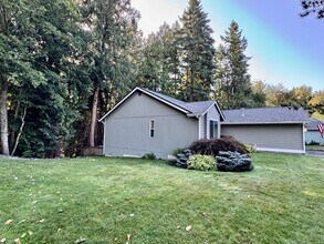 2225 Miss Ellis Loop NE in Poulsbo, WA - Building Photo - Building Photo