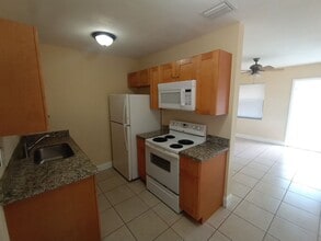 1080 W 27th St in West Palm Beach, FL - Building Photo - Building Photo