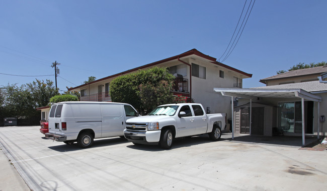 10325 Lower Azusa Rd in Temple City, CA - Foto de edificio - Building Photo