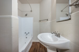 1510 18th St in Sacramento, CA - Foto de edificio - Interior Photo