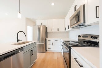 Dunloe Charlotte in Charlotte, NC - Building Photo - Building Photo