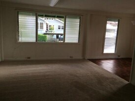 2820 Henry St in Honolulu, HI - Building Photo