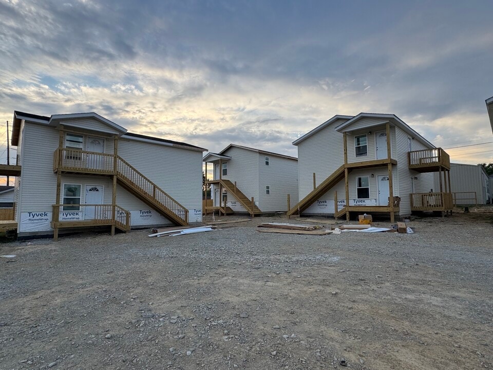 Sunrise Suites Apartments in Bedford, IN - Foto de edificio