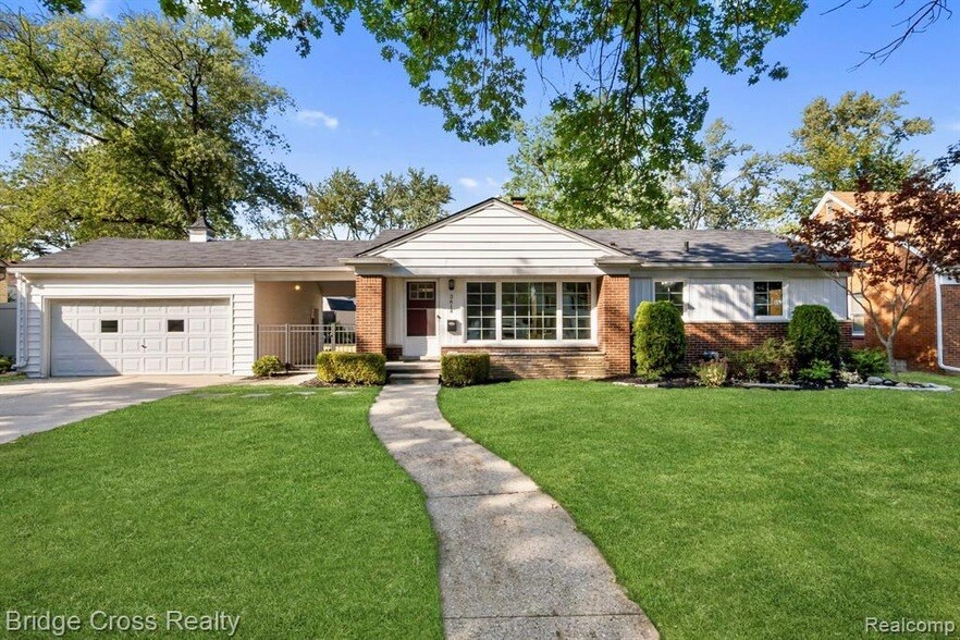 2614 Essex St in Royal Oak, MI - Building Photo