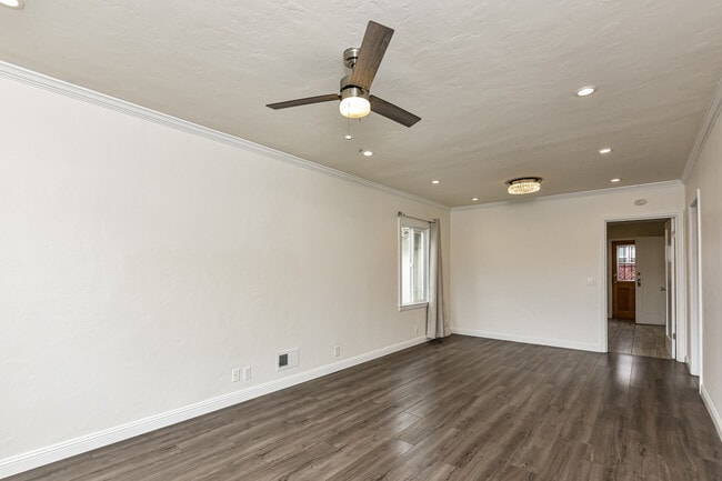 833 Linden Ave in South San Francisco, CA - Building Photo - Building Photo