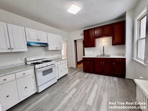 129 Redlands Rd in Boston, MA - Foto de edificio - Building Photo