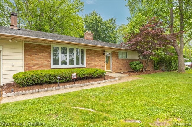 property at 6695 Lahser Rd