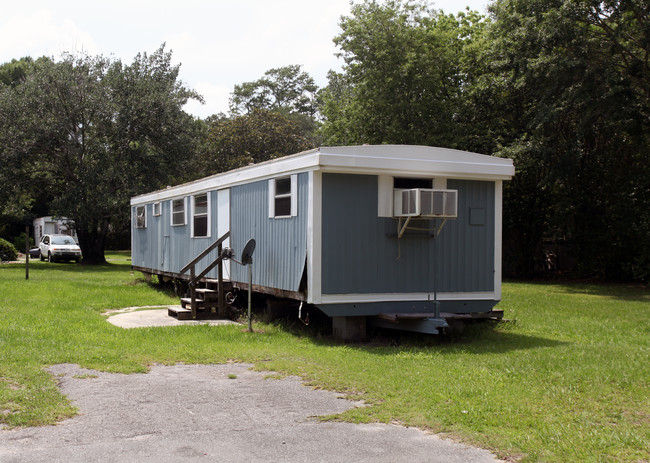 Azalea Plaza Estates in Leland, NC - Building Photo - Building Photo