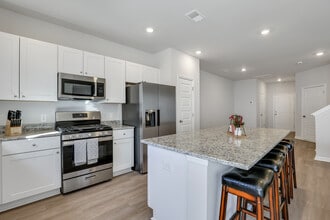 8049 Reagan Way in Charleston, SC - Building Photo - Building Photo