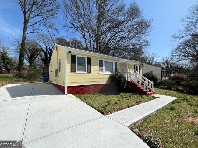 1392 Kenilworth Dr SW in Atlanta, GA - Foto de edificio - Building Photo