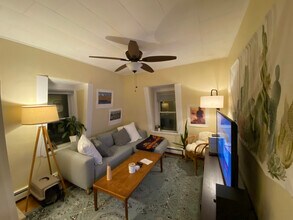 12 Claremon St, Unit 3 in Somerville, MA - Foto de edificio - Building Photo