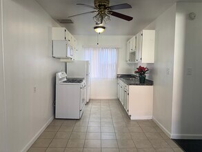 1330 S Wilton Pl, Unit #9 in Los Angeles, CA - Building Photo - Building Photo