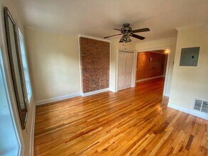 204 6th St in Jersey City, NJ - Building Photo - Building Photo