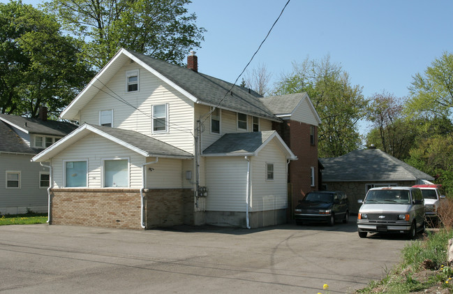 2345 Cedar St in Holt, MI - Building Photo - Building Photo