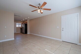 818 W Osborn Rd, Unit A in Phoenix, AZ - Building Photo - Building Photo