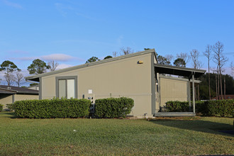 Heatherway Apartments in Fort Pierce, FL - Building Photo - Building Photo