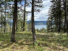 9481 Winchester Rd in Vernon, BC - Building Photo