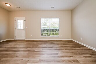 6514 Eastbriar Dr in Lithonia, GA - Building Photo - Building Photo