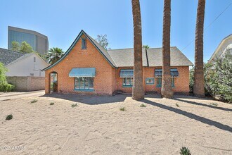 63 W Windsor Ave in Phoenix, AZ - Foto de edificio - Building Photo