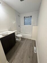 400 E Meinecke Ave, Unit 402 E Meinecke Upper in Milwaukee, WI - Foto de edificio - Building Photo