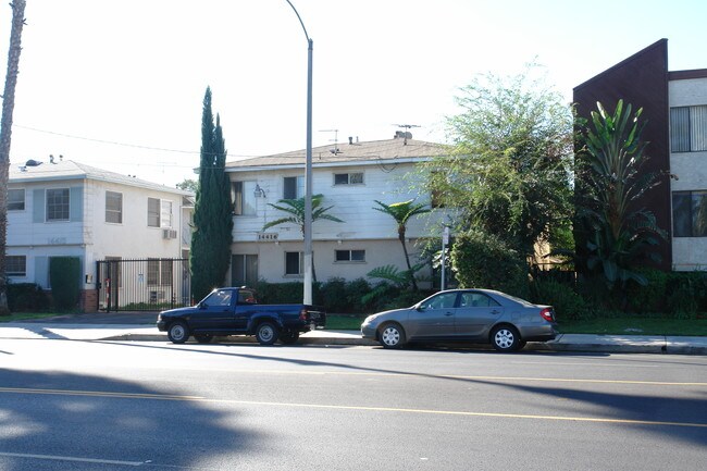 14416 Magnolia Blvd in Van Nuys, CA - Building Photo - Building Photo