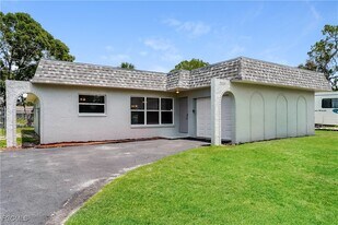 7323 Barragan Rd in Ft. Myers, FL - Building Photo