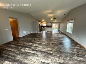 1908 NW 3rd Ct in Battle Ground, WA - Foto de edificio - Building Photo