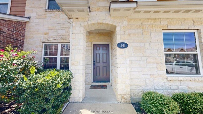 301 Southwest Pkwy in College Station, TX - Foto de edificio - Building Photo