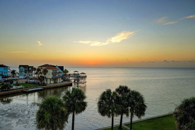 22621 Bay Point Dr in Galveston, TX - Building Photo - Building Photo