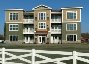 Essex Station Apartments in Essex, CT - Building Photo - Building Photo