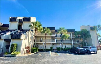 6979 Winkler Rd in Ft. Myers, FL - Building Photo - Building Photo
