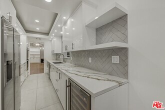 342 N Palm Dr in Beverly Hills, CA - Building Photo - Building Photo