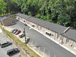 Willow Creek Apartments in Clarkston, GA - Foto de edificio - Building Photo