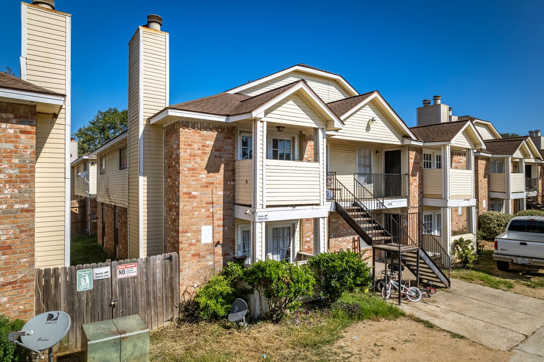 Oakwood Glen Condominiums in Spring, TX - Building Photo