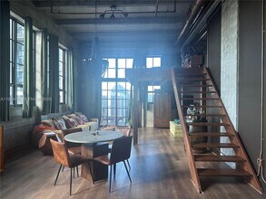 1749 NE Miami Ct in Miami, FL - Foto de edificio - Building Photo