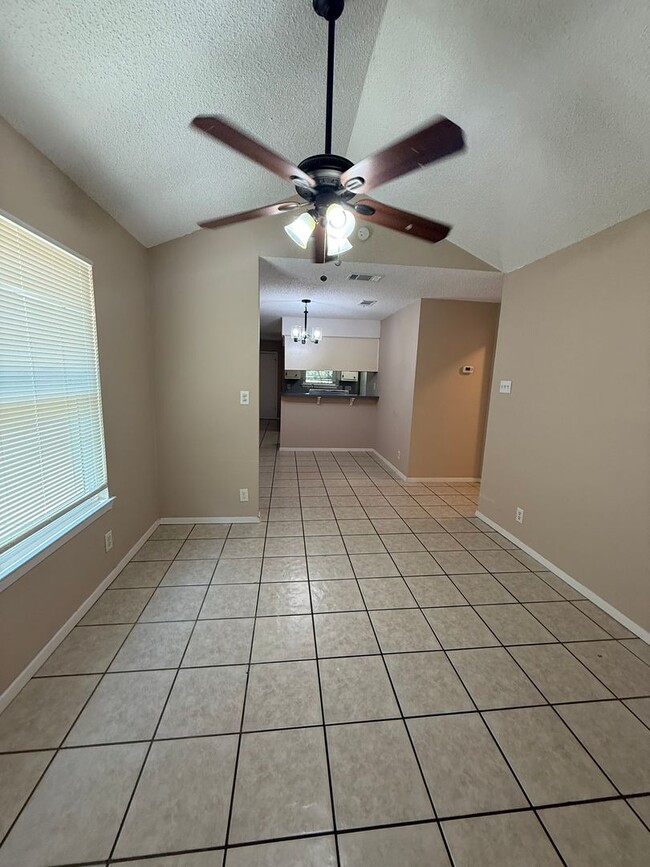 1402 Westcott Dr in Round Rock, TX - Building Photo - Building Photo