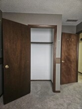 1330 Springbrook Rd in Fort Wayne, IN - Foto de edificio - Building Photo