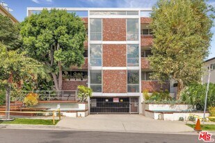 7949 Selma Ave in Los Angeles, CA - Building Photo