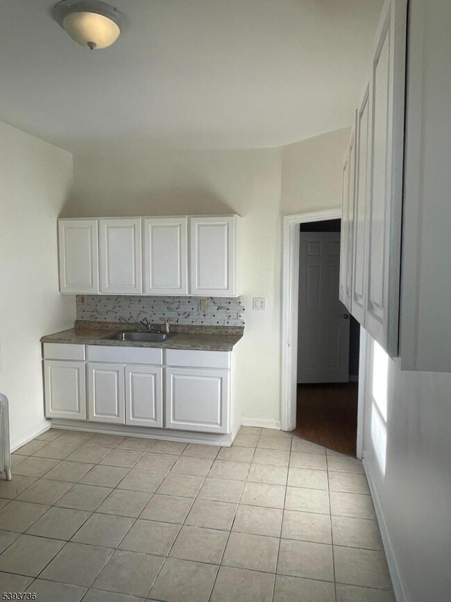 1116 Walnut St in Linden, NJ - Building Photo - Building Photo