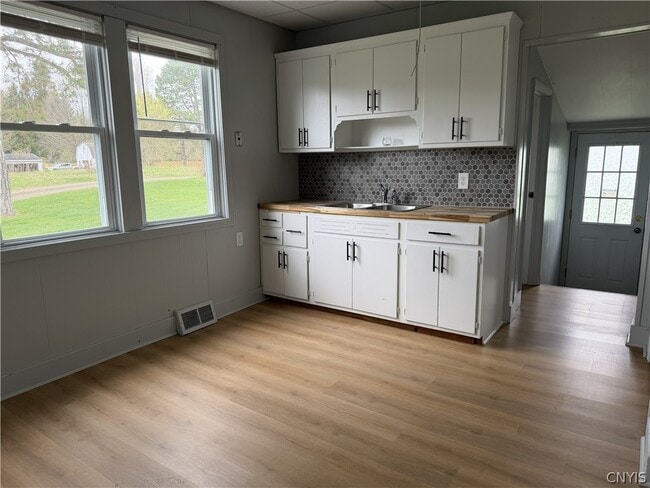 9141 River Rd in Marcy, NY - Building Photo - Building Photo