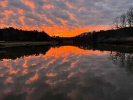 1549 Lake Koinonia Dr, Unit Garden Terrace Lakefront in Woodstock, GA - Building Photo